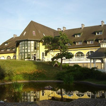 Hotel Familia Zamárdi エクステリア 写真