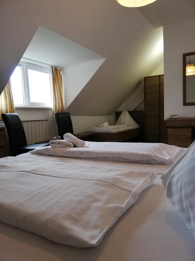 Hotel Familia Zamárdi エクステリア 写真