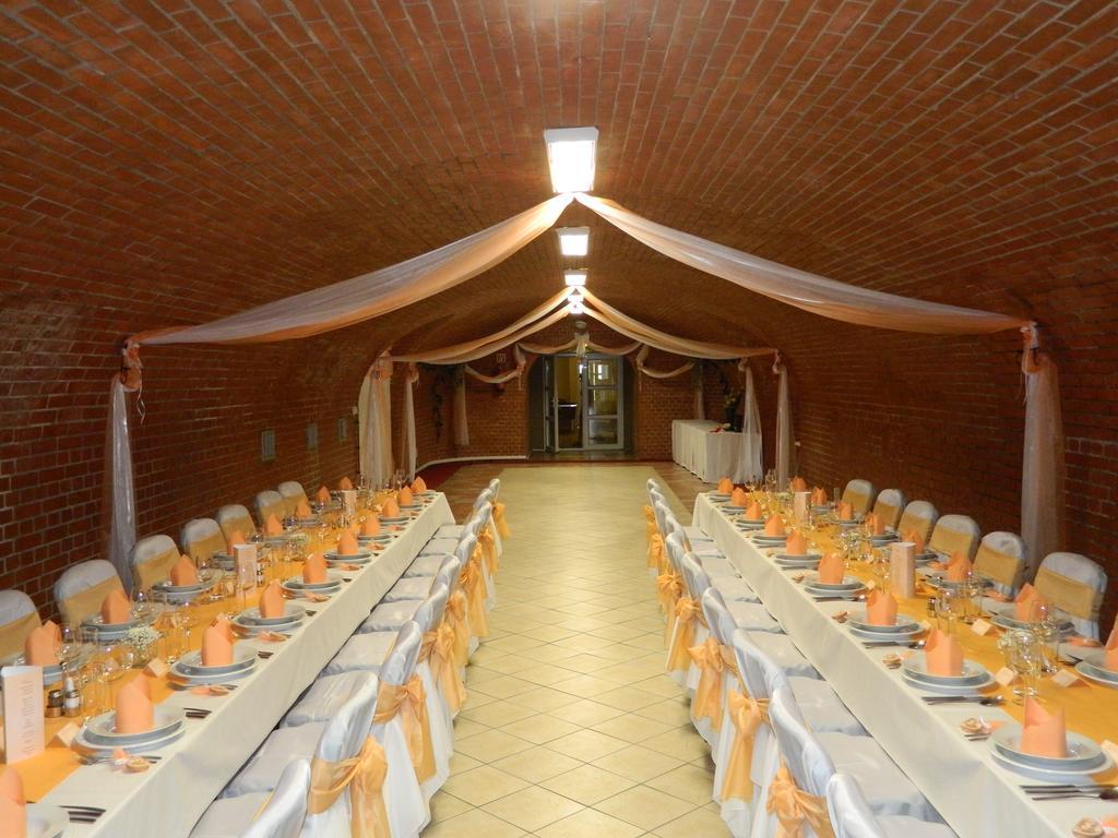 Hotel Familia Zamárdi エクステリア 写真