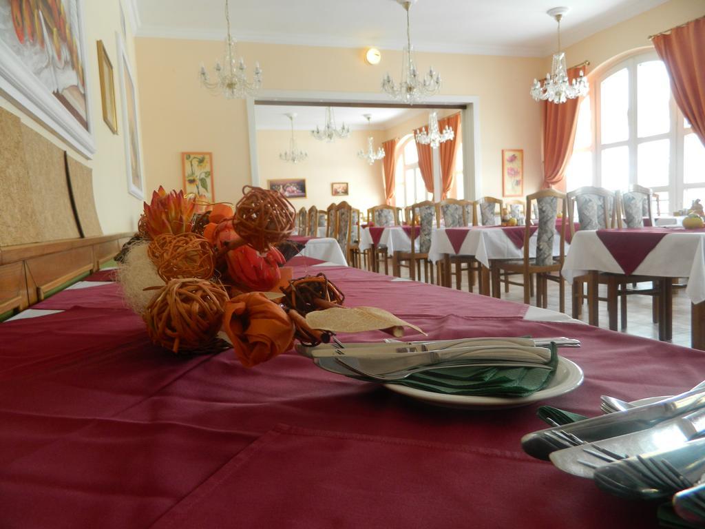 Hotel Familia Zamárdi エクステリア 写真