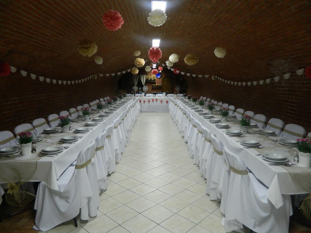 Hotel Familia Zamárdi エクステリア 写真