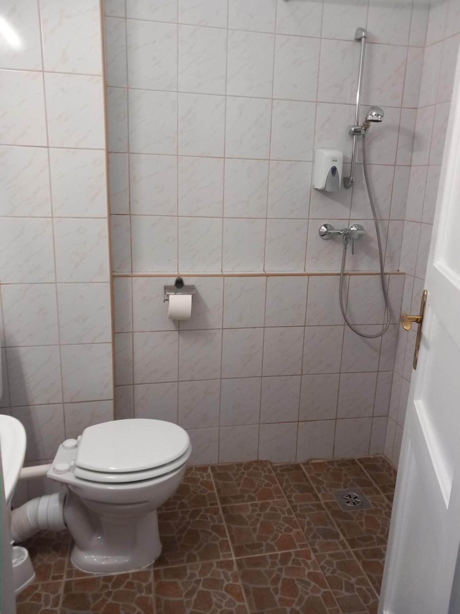 Hotel Familia Zamárdi エクステリア 写真