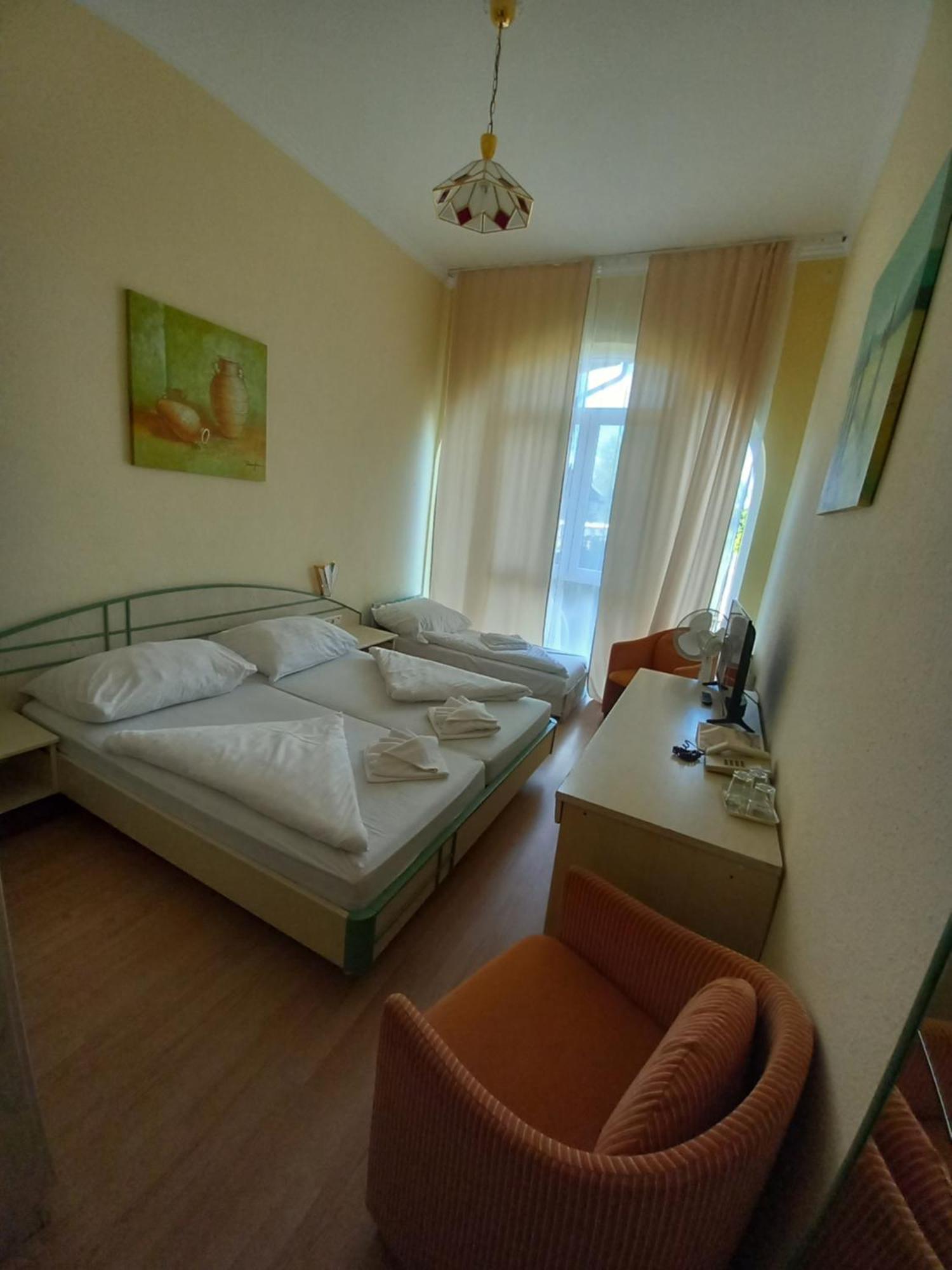 Hotel Familia Zamárdi 部屋 写真