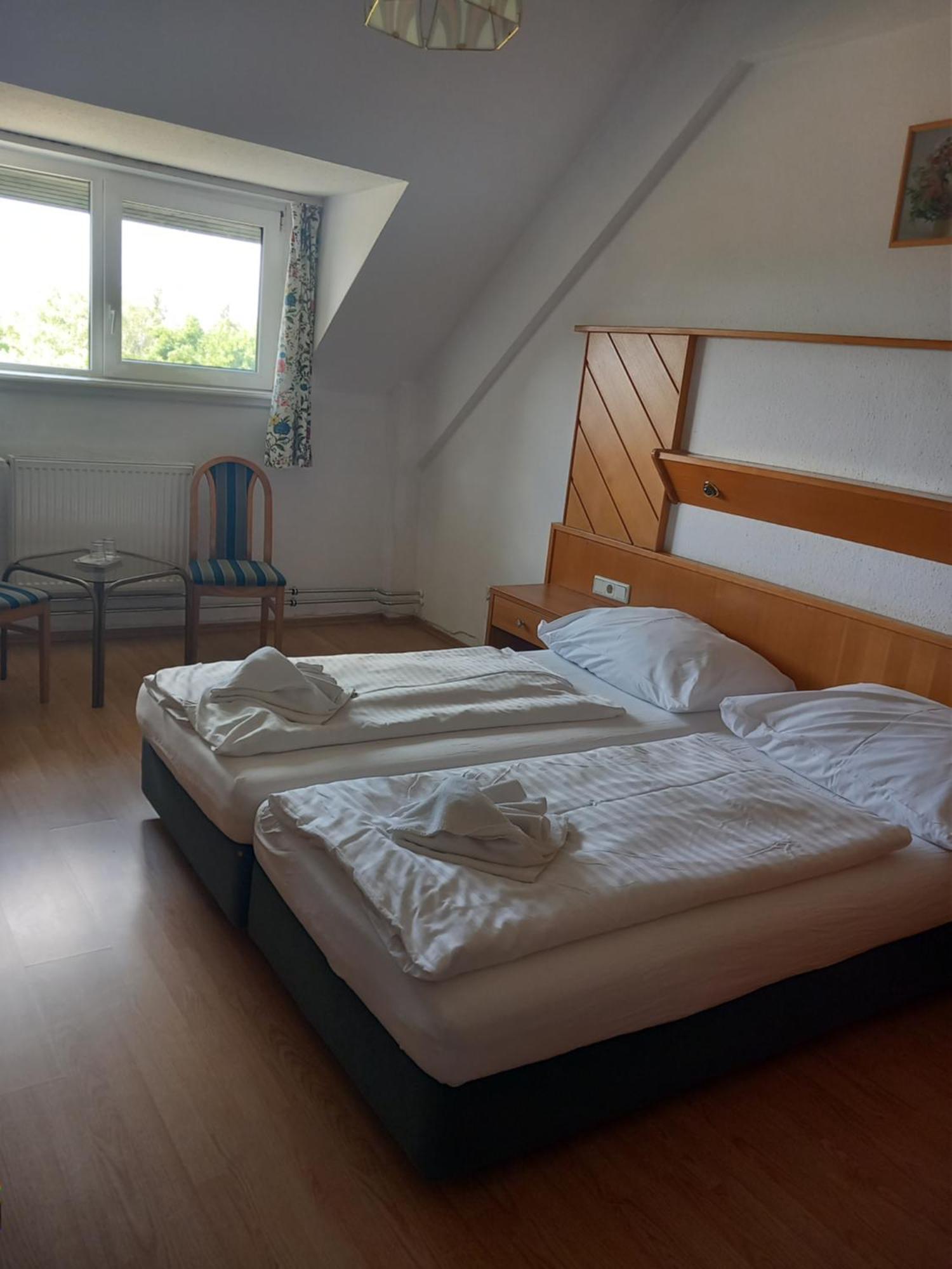 Hotel Familia Zamárdi 部屋 写真